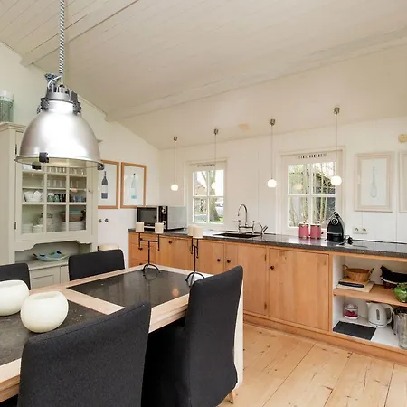 Luxurious Holiday Home Along The Dutch Coast With Jacuzzi Nyaraló *